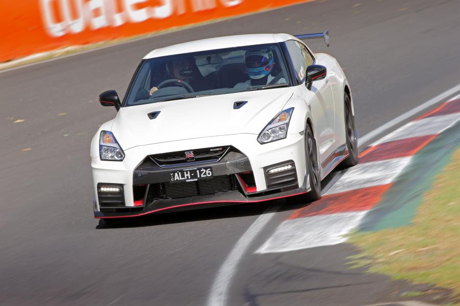  Nissan GT-R Nismo 2017 года  (AU) (фото 14 из 34)